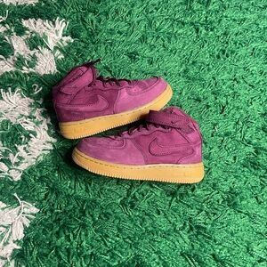 Nike Air Force 1 '07 LV8 ‘Team Red’ Mid Red